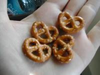 My mini pretzels on the flight (29kb)